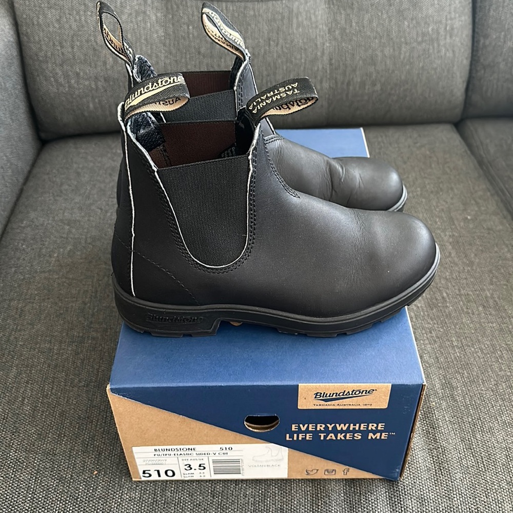 Blundstone 510 - US Women’s Size 6.5 (fits like a 6) - Great condition with box